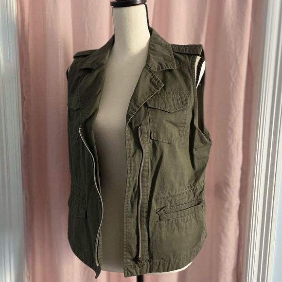 CoffeeShop Jackets & Blazers - Olive Zip Up Vest (L)